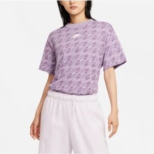 NWT Nike purple short-sleeve t-shirt with an all-over logo print women’s size M